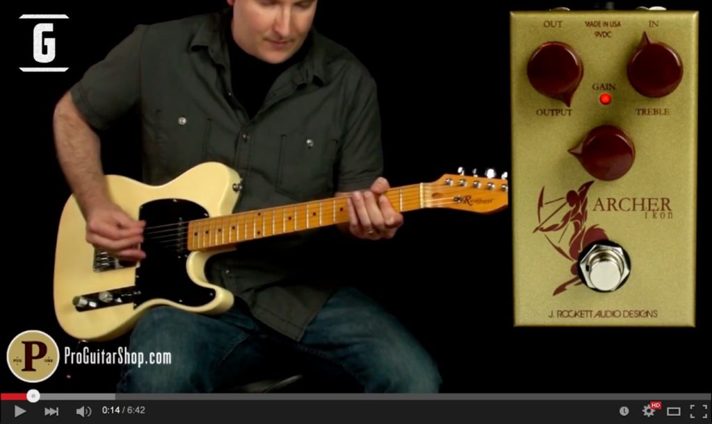 Andy de ProGuitarShop.com haciendo el demo o test del pedal Archer.