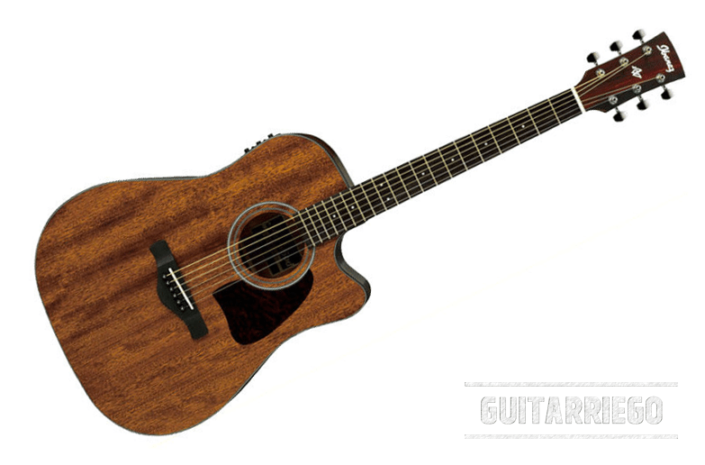 Ibanez AW54CE, eine der besten preiswerten Akustikgitarren für Anfänger, entweder angetrieben oder ausgesteckt, mit ausgezeichnetem Zugang zu den hohen Bünden.
