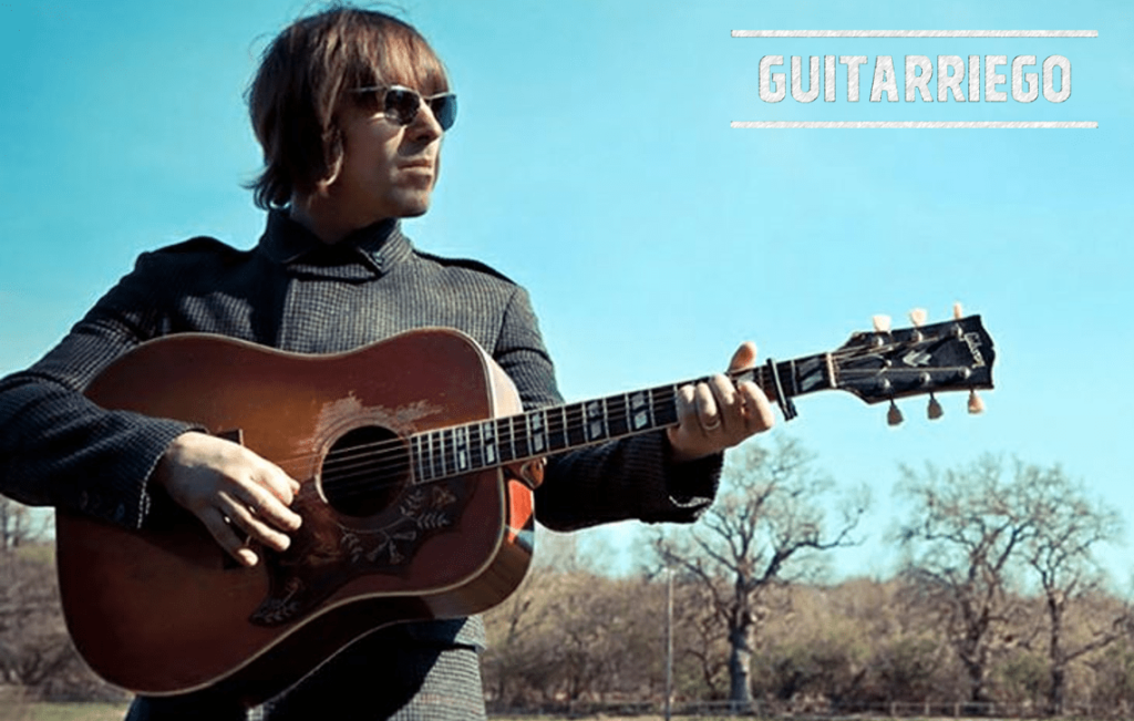 Liam Gallagher mit seinem Gibson Gibson Kolibri.